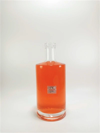 Kulatá skleněná láhev na vinný likér o objemu 750 ml