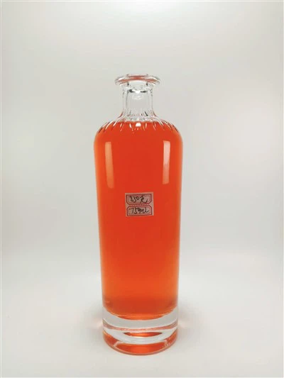 750ml vodka lihoviny skleněná láhev